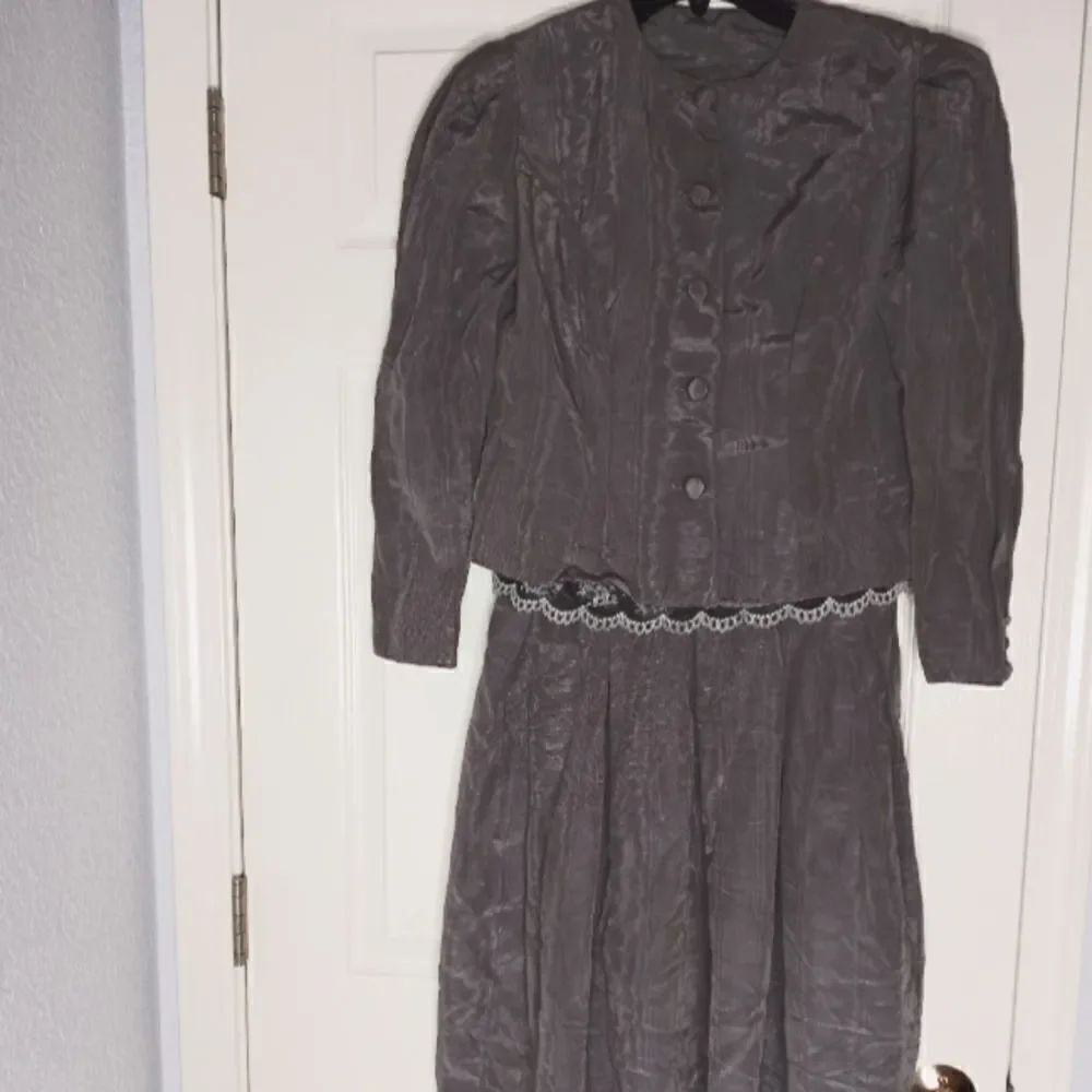 VtgJoEdSophisticates 2Pieces10 StripedGrayR/stones LaceDress& L/SlButton Blazer